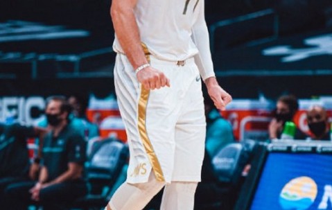 那不勒斯发布备战花絮，赛后官宣签约，NBA季后赛任务艰巨，赛程密集仍需轮换的简单介绍-开云体育