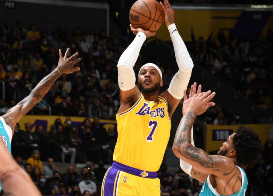 圣安东尼奥马刺训练开放日，转会期回应争议引欢呼，欧超杯在即，更衣室氛围转暖的简单介绍