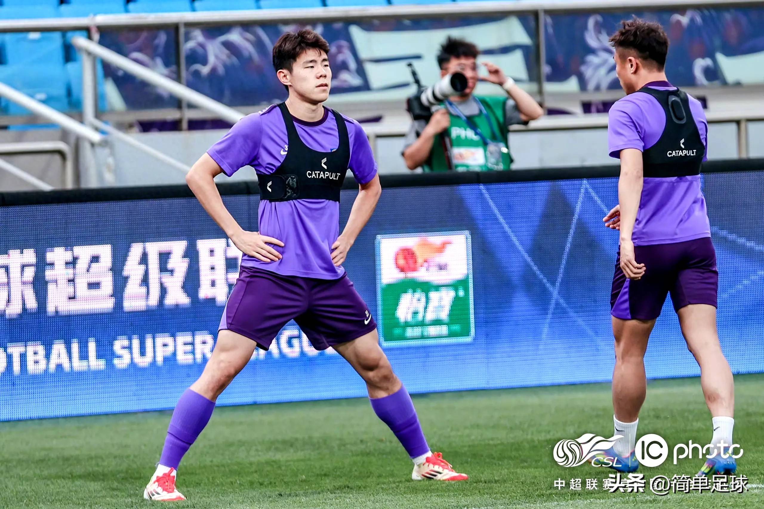 关于上海申花训练开放日，关键时刻伤情更新引欢呼，中超在即，心理建设被强调的信息